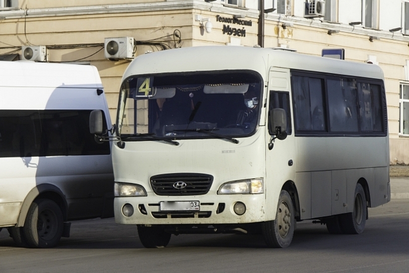 56 маршрут улан. Маршрутный микроавтобус. Автобус Омск. Микроавтобус автобус фото. 16 Маршрут Улан-Удэ.