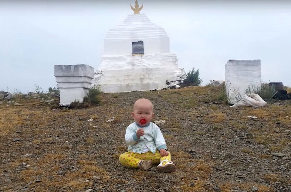 Автостоп кижинга. Кижинга Будда. Автостопом Кижинга Улан-Удэ. Гора Спаситель Кижинга. Вика Кижинга.