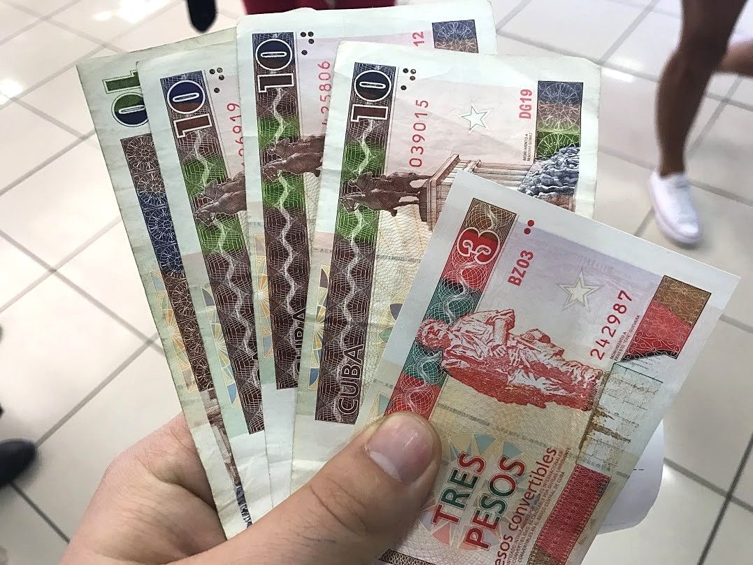 Куба доллары или евро. Куба деньги. Деньги на Кубе. Кубинские купюры. Купюра денежная Кубинская.