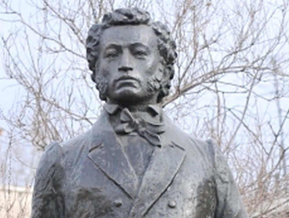 Пушкина улан удэ. Памятник Пушкину в Улан-Удэ. Памятник Пушкина в Улан Удэ. Памятник Пушкину в городе Улан-Удэ. На Пушкина Улан-Удэ.
