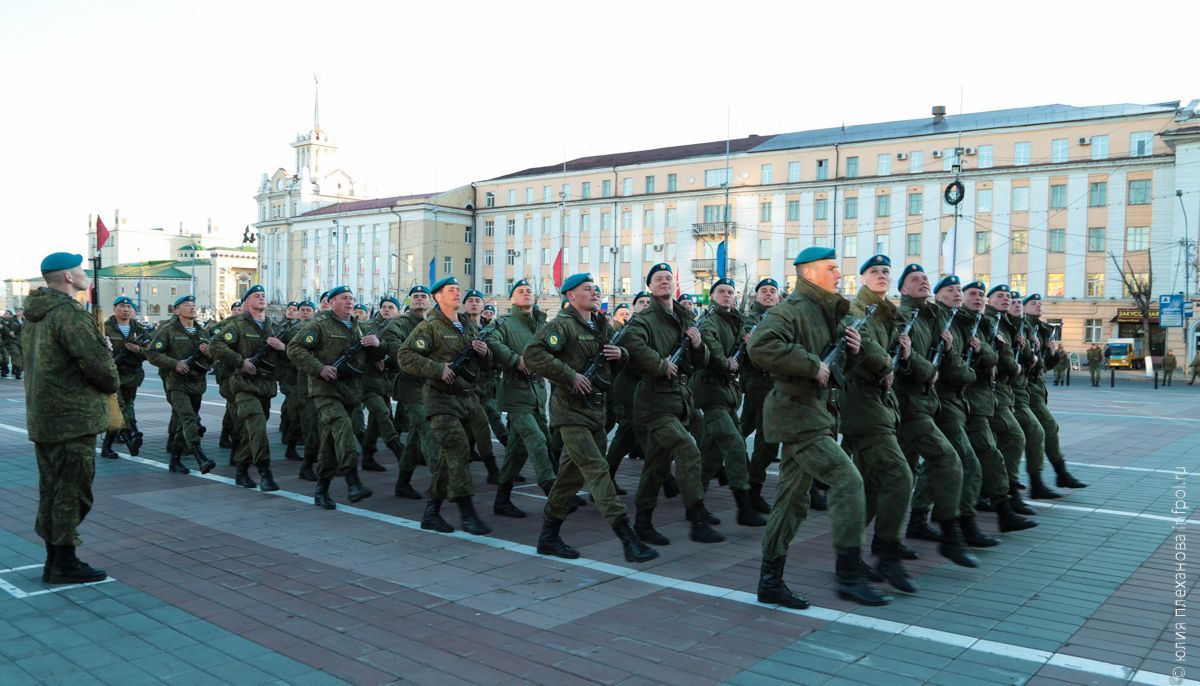 5 мая 2011. Город Улан-Удэ парад Победы. Улан-Удэ 9 мая 2011. Парад Улан Удэ 2023. Кадеты Улан Удэ.