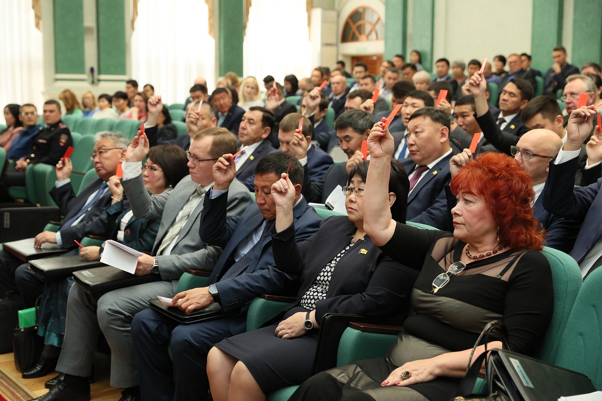 Сайт комитета образования улан удэ. Депутаты Улан-Удэнского городского совета депутатов. Депутаты горсовета Улан-Удэ. Председатель горсовета Улан Удэ. Депутат Улан Удэ.