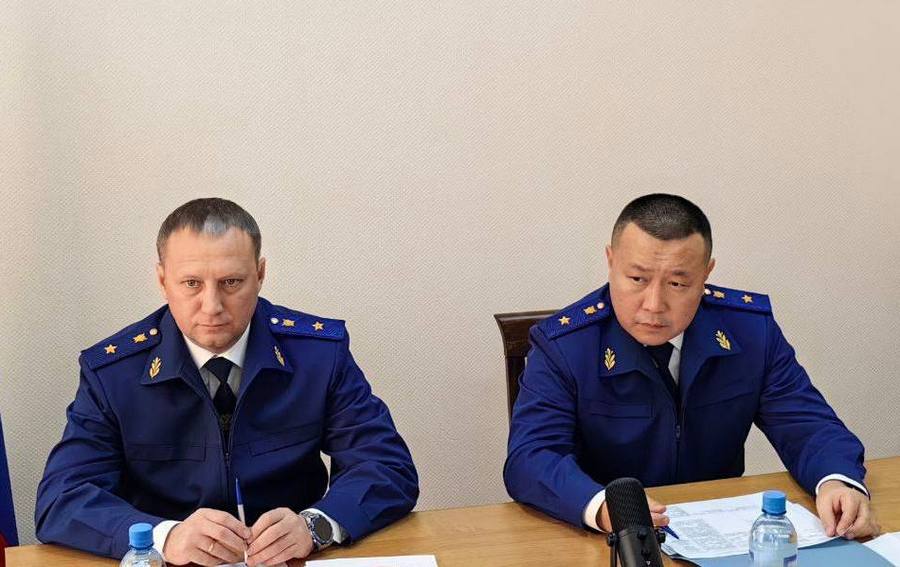 Жители Бурятии пожаловались представителю Генпрокуратуры на дороги, медицину и права участников СВО