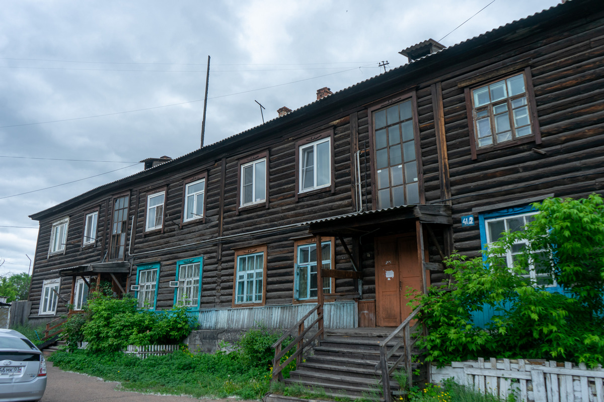 Центр расселения город. Бараки в Улан Удэ. Барак жилье. Дом конструкции бараков. Расселения центра Улан-Удэ.