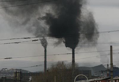 Трубы улан удэ. Труба в Улан Удэ ТЭЦ. ТЭЦ Хабаровск с черным дымом. Дым от труб Улан-Удэ. Улан-Удэ фотографии города трубы ТЭЦ.