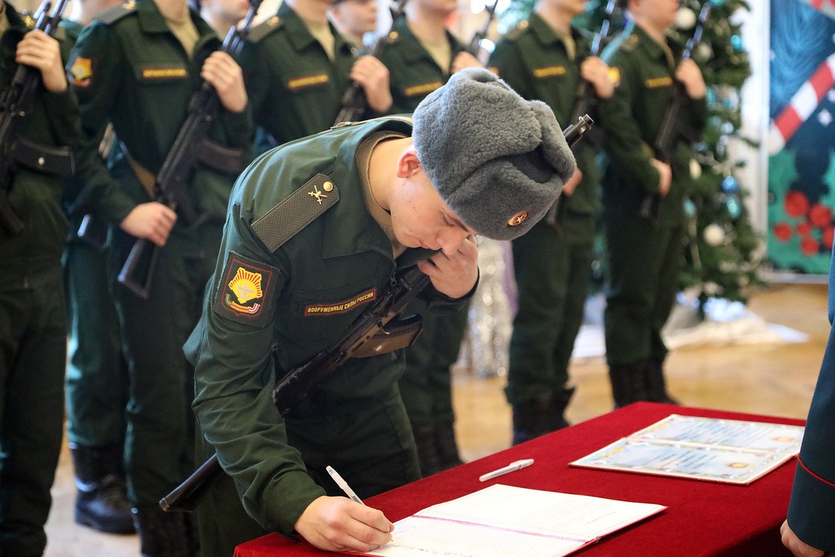 Верность воинской присяге. Военная служба. Военнослужащий. Фото военнослужащих. Военнослужащий армии РФ.