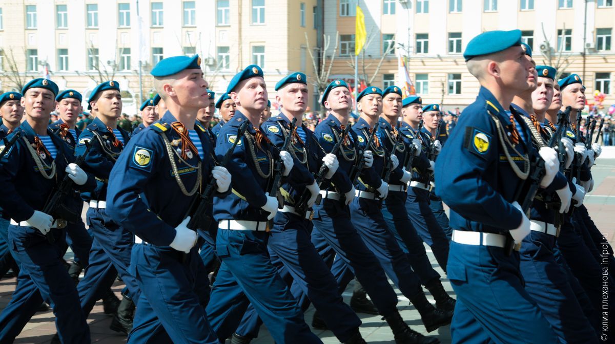 Маи улан удэ. Парад Улан Удэ. Эрдэни Доржиев Улан-Удэ. Парад Победы 2022 в Улан-Удэ. Улан Удэ парад 9 мая 2009.