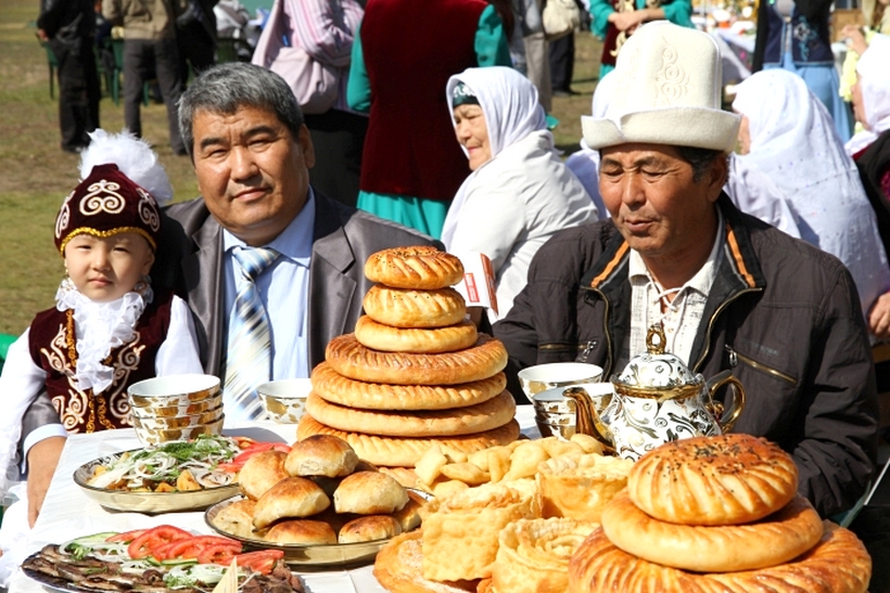 Узбек таджик киргиз туркмен. Киргизы и узбеки. Киргизы в России. Казахи и киргизы. Узбеки нация.