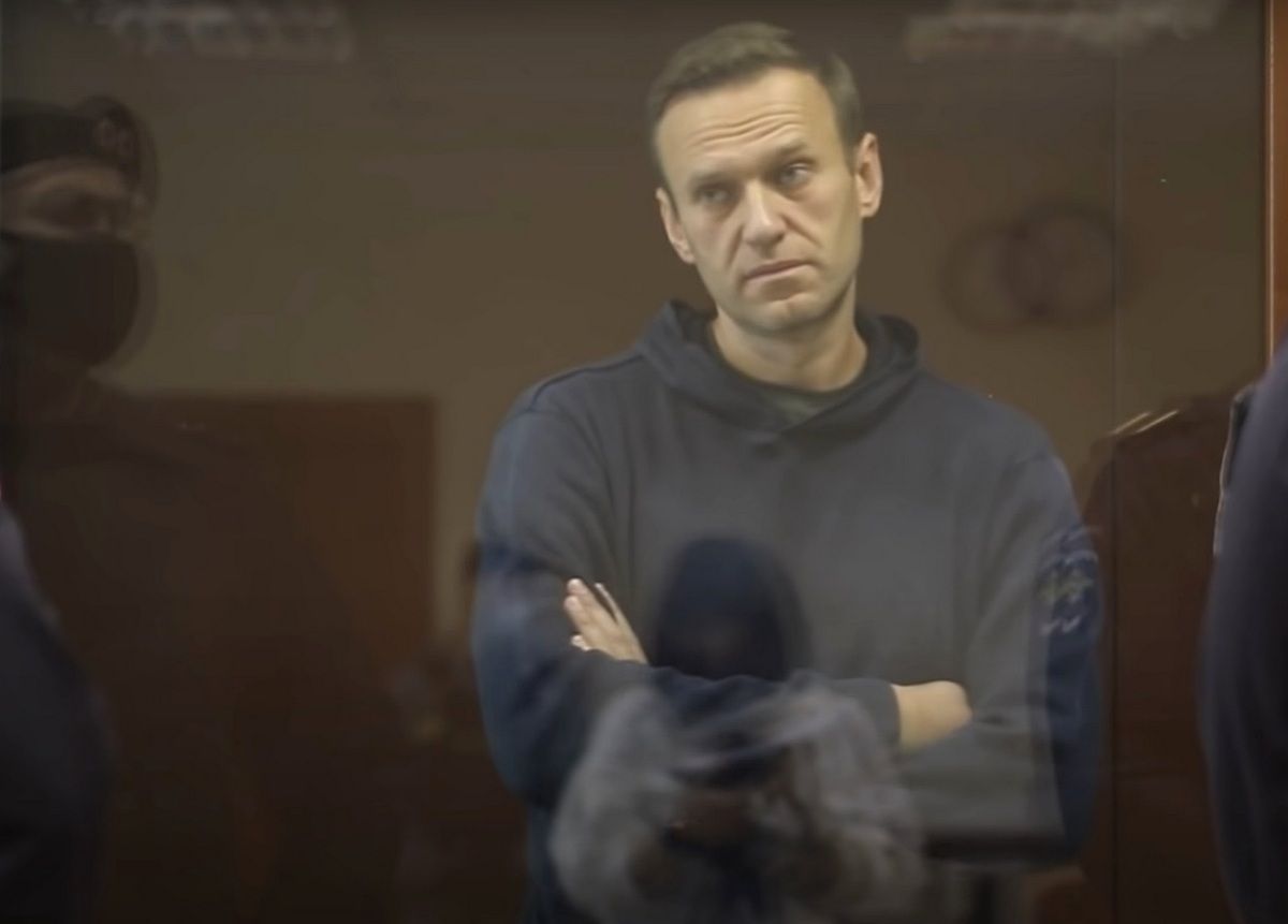 Кто поет памяти алексея навального. Навальный в суде. Новый суд над Навальным.