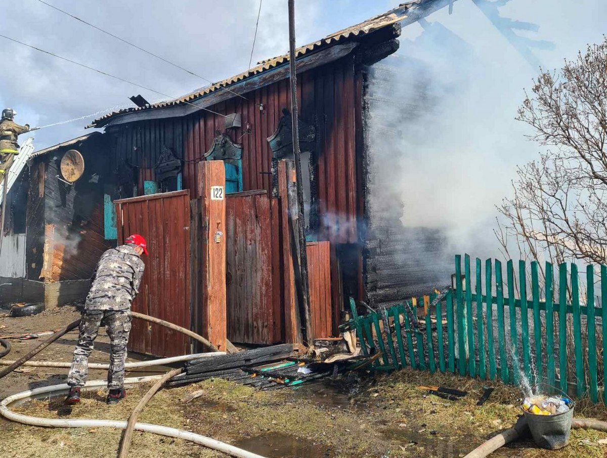 Три ребенка погибли при пожаре в доме в бурятском селе