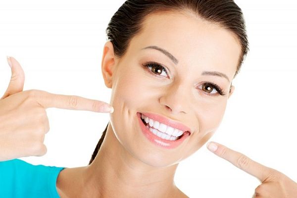Красивая улыбка: восстанавливаем зубной ряд при помощи протезов
