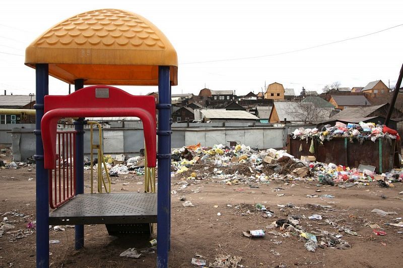Детские площадки в Улан-Удэ превращаются в мусорные свалки - новости  Бурятии и Улан-Удэ