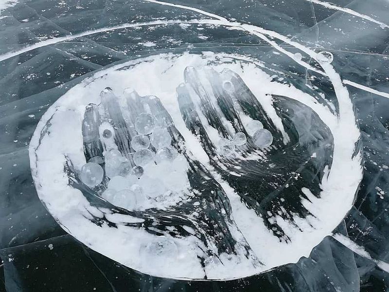 На севере Бурятии построили огромный лабиринт изо льда Байкала