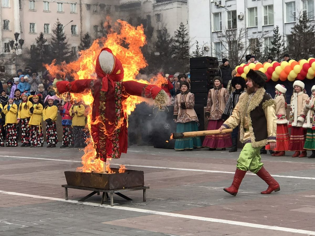 Масленица улан удэ. Масленица в этнографический музей в Улан-Удэ. Масленица в городе. Бурятская Масленица.